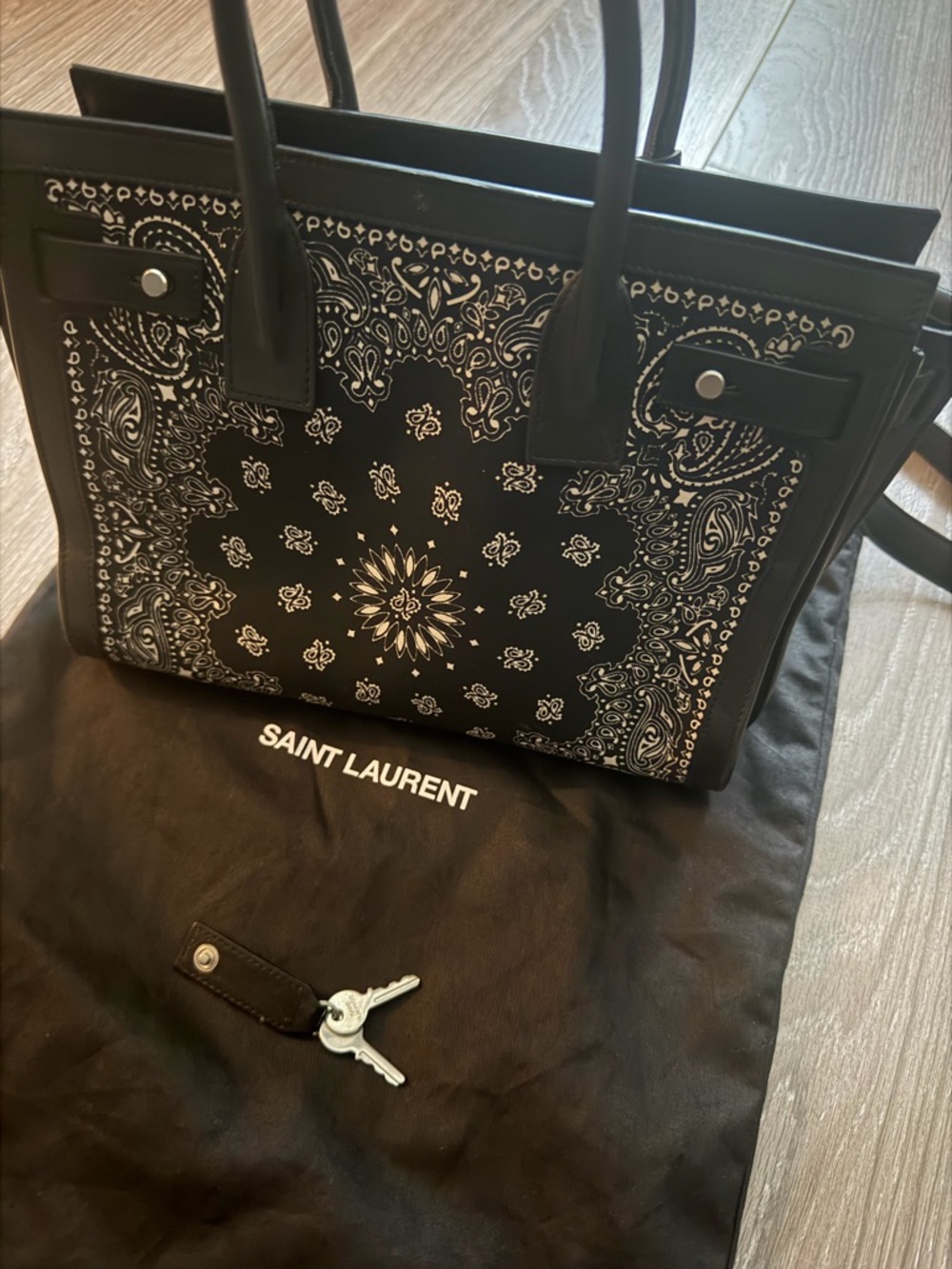 Saint Laurent Black and White Bandana-Print Leather Sac de Jour Crossbody Bag - Picture 6 of 7